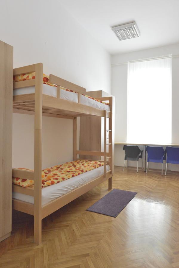 Hostel Flow House Centar Novi Sad Bagian luar foto