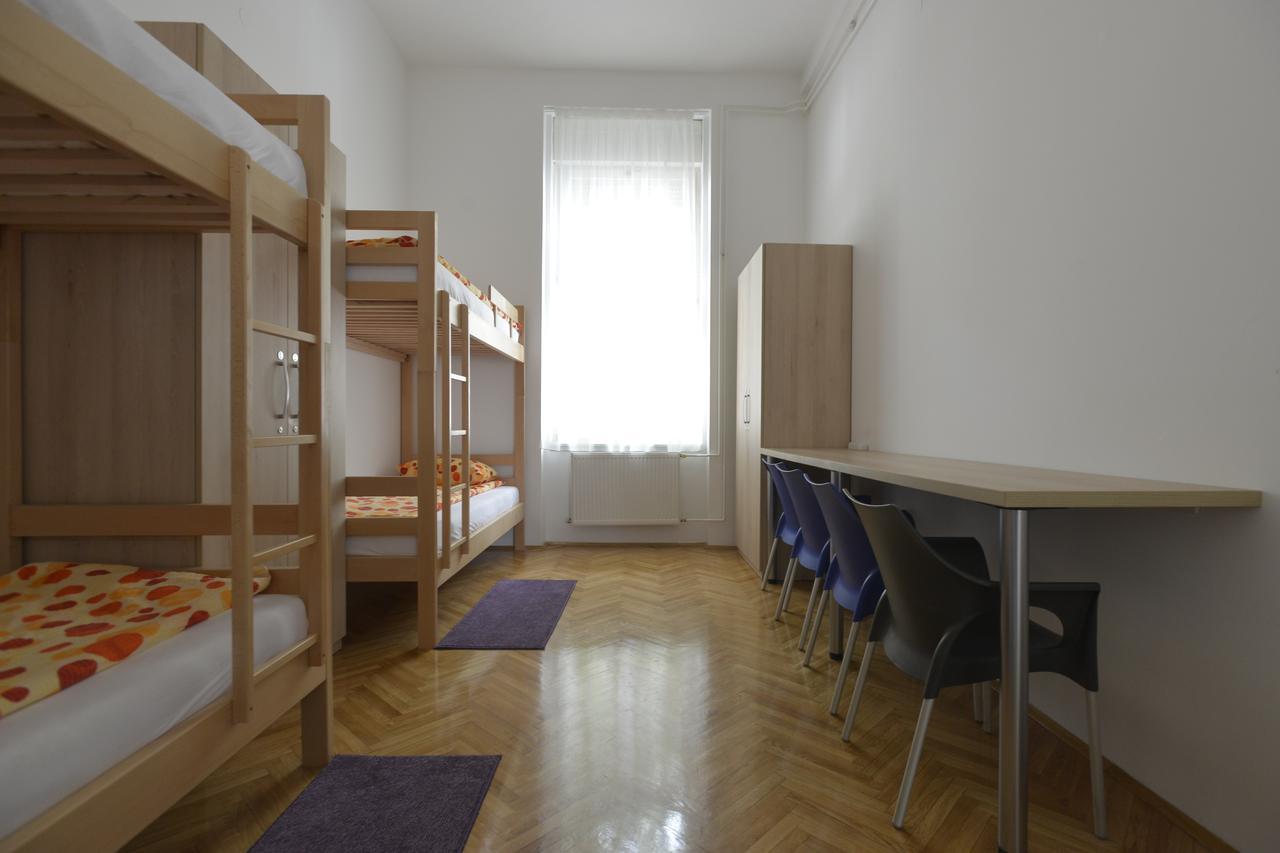 Hostel Flow House Centar Novi Sad Bagian luar foto